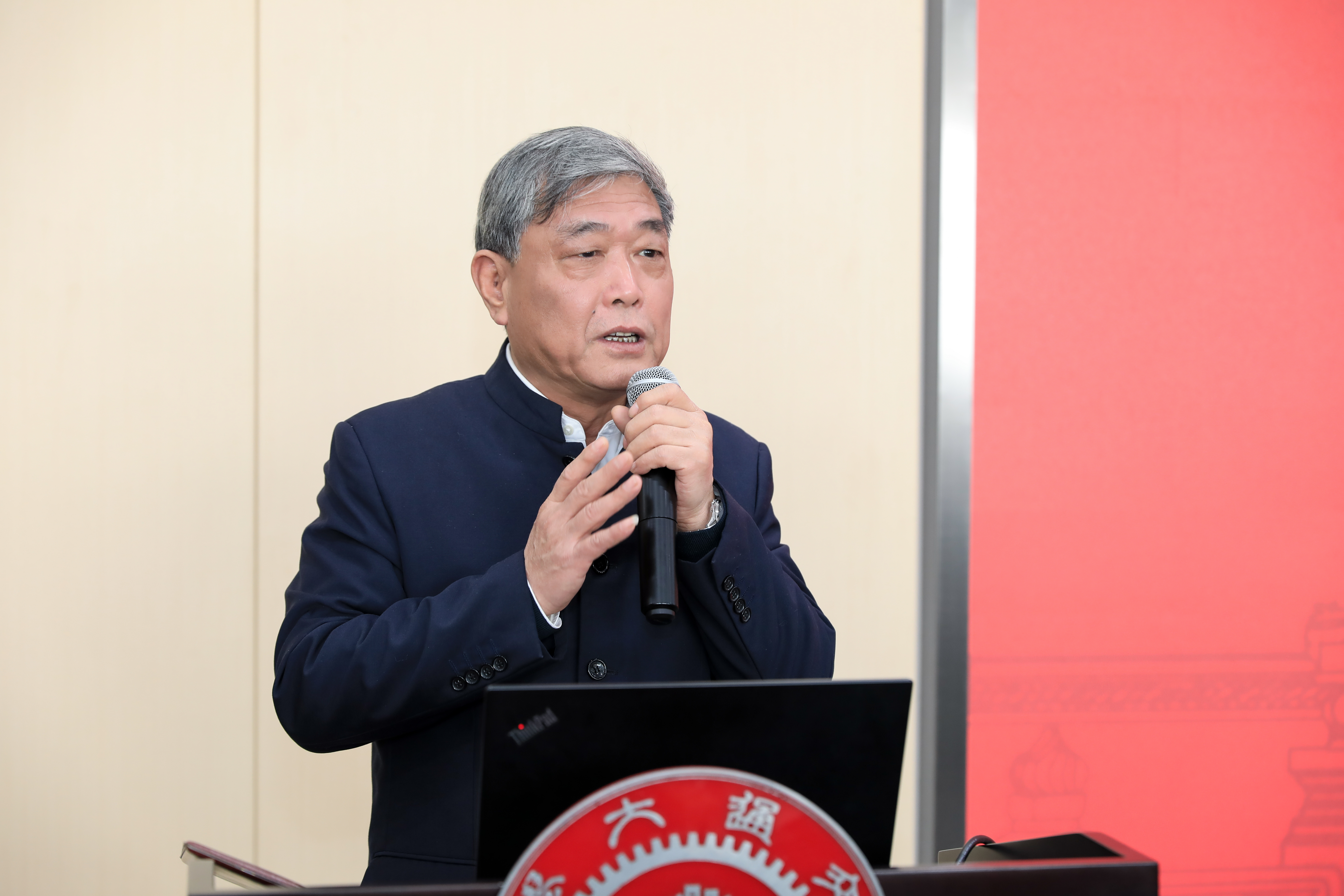 1703761229812276.jpg 张校长.jpg